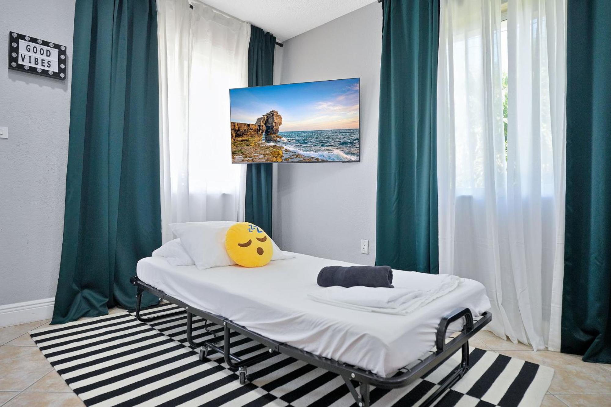 Vacay Spot Happy Escape 15 Min Beach Massage Shower Prime Loc! 6 Blocks Away From Bars, Nite Clubs, Res, Shops Маями Екстериор снимка