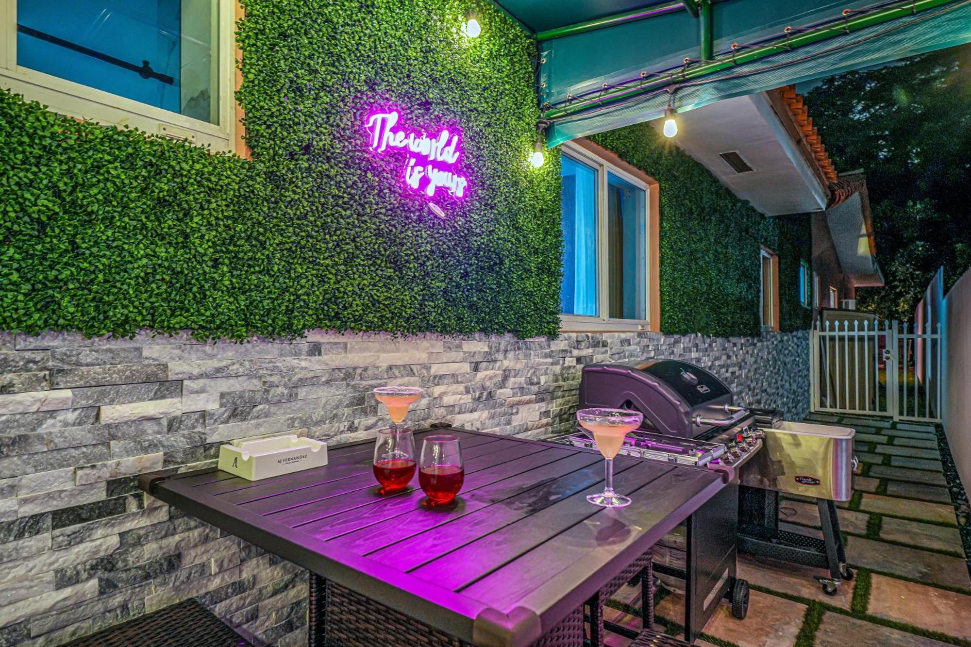 Vacay Spot Happy Escape 15 Min Beach Massage Shower Prime Loc! 6 Blocks Away From Bars, Nite Clubs, Res, Shops Маями Екстериор снимка